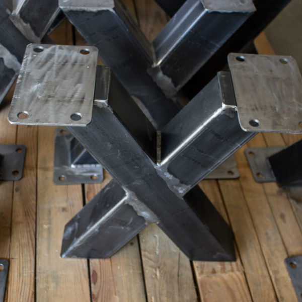 IMG_6009 kup małe metalowe nogi na niepowlekane stoły